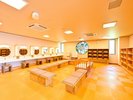 脱衣所には貴重品ロッカー(無料)をご用意。安心してご入浴頂けます。