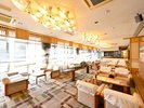【広々としたラウンジ】