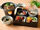 【お子様夕食御膳】お子様がが好きな料理や食材がバランスよく盛り付けられます。