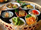 色とりどりのおかずを堪能してください。