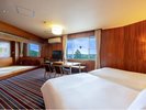 【特別和洋室・雲海の間】心地よい温もりを感じるお部屋でのんびりとくつろぐことができます。