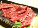 ご当地名物馬刺しを食べて河口湖観光を楽しもう!