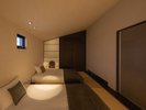 半露天温泉 4ベッドスイート|客室内に2つのベッドルームを配しております。
