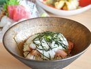 夏のお料理一例。まぐろを山かけ丼に。滋養のあるとろろは夏のお疲れにも。