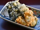 【特別料理〜極きわみ】お料理一例。牡蠣と岩海苔を地ビールで揚げた一品。