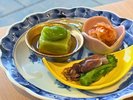 【特別料理〜極きわみ】春のガストロノミー前菜。そら豆やホタルイカなど、その時々の旬を彩り豊かに。