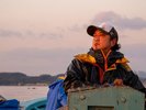 牡蠣を知り尽くした漁師たちが、奥松島の海で丹精込めて育てています。