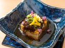 ガストロノミーお料理一例。牡蠣豆腐と生海苔を自家製土佐酢ジュレで仕上げた一品。