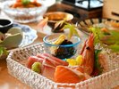 【夏のガストロノミー極み】お造り一例。奥松島の海を感じるような一皿。