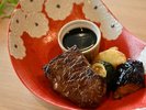 【夏の海宝会席】お料理一例。香ばしく焼き上げた和牛ステーキ。肉の旨みあふれる人気メニュー。