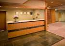 フロント チェックイン・チェックアウトは入口すぐのフロントです。ゆかたコーナーもございます。