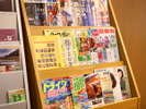 1階ロビーでの『マガジン』コーナー 新聞もございます。