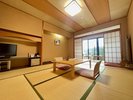3〜5階の純和室10畳の客室です。洗浄機能付きトイレ・洗面付き【禁煙】※布団敷はセルフにて