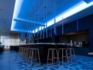 紺碧の富山湾をイメージしたバータイムのカフェ コントレイル