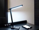 ■客室デスク■コンセント・USBポートとデスクライト完備