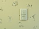 【コテージ】エントランスの壁紙がわんちゃん柄になってます