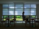 障子を通して優しい光が差し込むラウンジ。