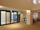 【クラシコ】エントランス◆白を基調とした落ち着いた雰囲気です。