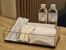 【デラックスツイン・和洋室】アメニティ・水