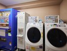 【館内設備】自動販売機・製氷機・ランドリーコーナー