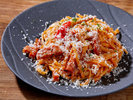 【沖縄そばナポリタン】沖縄そばのアレンジメニュー。生パスタのような感覚で楽しめます。