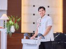 【フロント・ロビー】明るいエントランス、温かい笑顔でお迎えいたします。