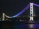 夜の明石海峡大橋です。