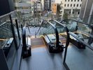 エスカレーターで下ります