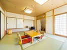〈特別和室〉12畳の広さで、最大6名様までご利用できます。家族旅行や女子旅に最適☆