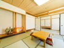 和室〈大〉6+4畳の広々とした和室のお部屋です お布団でぐっすりと眠りたい方には最適です!