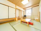 和室〈小〉7.5畳の広さで、3名様までご利用できます