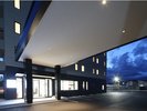 玄関:24:00〜6:00の間施錠いたしますが、ルームキーでご入館いただけます。