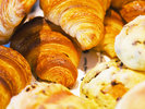 �y�^Bakery�z�S�Ẵp���ɌF�{���Y�̏�����z�����A��؂◑�A�~���N�Ȃǒn���f�ނ��ӂ񂾂�Ɏg�p�B