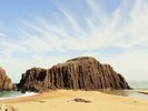 【立岩】山陰海岸ジオパークスポット!高さ約20mの自然岩が見事(当館より車で約40分)