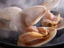 【春の献立一例】磯の香りが溢れ出す、肉厚な蛤の酒蒸し。