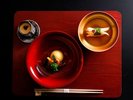 【春の献立一例】美しい朱色の器に、凛と佇む春の味覚