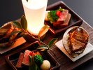 【夏の献立一例】柔らかな灯りの中で味わう、贅沢な鮑バター焼きと極上和牛。