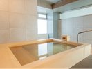 大浴場「松の湯」キレイな檜風呂でリラックス。
