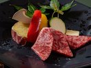 選べるメイン。地元愛知県産「知多牛」を贅沢に厚切りステーキで。是非ご堪能ください。