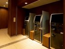 両替やお支払いは自動精算機が便利です