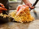 地元で愛され続ける広島風お好み焼き、広島に来たからには是非!※イメージ