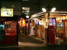 ◆「八戸屋台村みろく横丁」横丁には約26店舗の固定屋台がひしめいています。