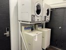 洗濯機5台・乾燥機5台 洗濯洗剤は1回分40円で販売しています。(ご持参OK)