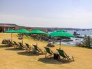 庭園から海を臨むチェア