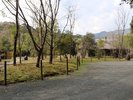 敷地内は広々駐車場も完備しています。周りは大自然に囲まれ癒しの場所です。