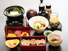 和朝食(一例):郷土の恵みいっぱいの和食です。朝食はお好みで和食と洋食からお選びいただけます。