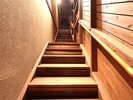 【TypeD】別邸2階の内風呂温泉付き客室。移動には階段をご利用いただきます。