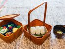 サービス朝食(おにぎり、おかず、お味噌汁)