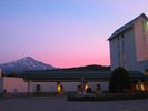 【外観】夕焼けに染まるフォレスタ鳥海