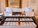 香り豊かな紅茶やハーブティーが並ぶ人気のティーコーナー。
